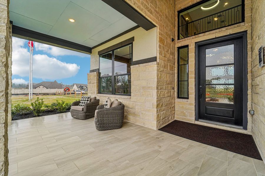 Exterior details and patio area of a home in Briarley, Montgomery (Image 4).