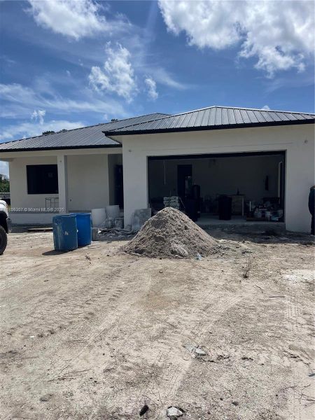 Front exterior of a new home in , Clewiston, FL, highlighting curb appeal (Image 20). Front exterior of a new home in , Clewiston, FL, highlighting curb appeal (Image 20).