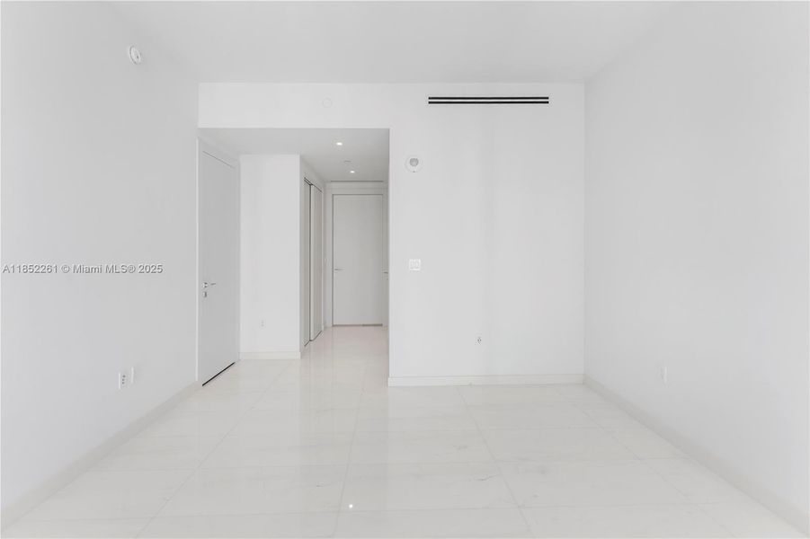 Spacious, unfurnished interior of a new home in Aston Martin Residences, Miami (Image 33).