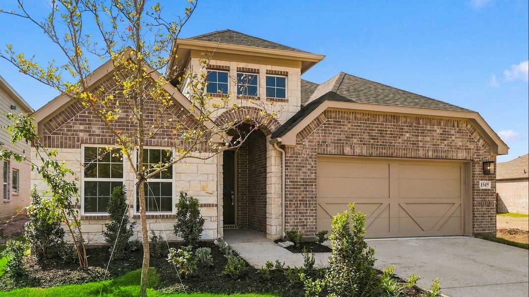 Front exterior of a new home in Thompson Farms, Van Alstyne, TX, highlighting curb appeal (Image 21).