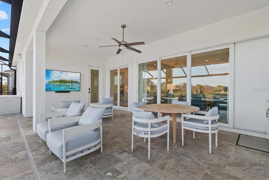 Exterior details and patio area of a home in , Venice (Image 4).