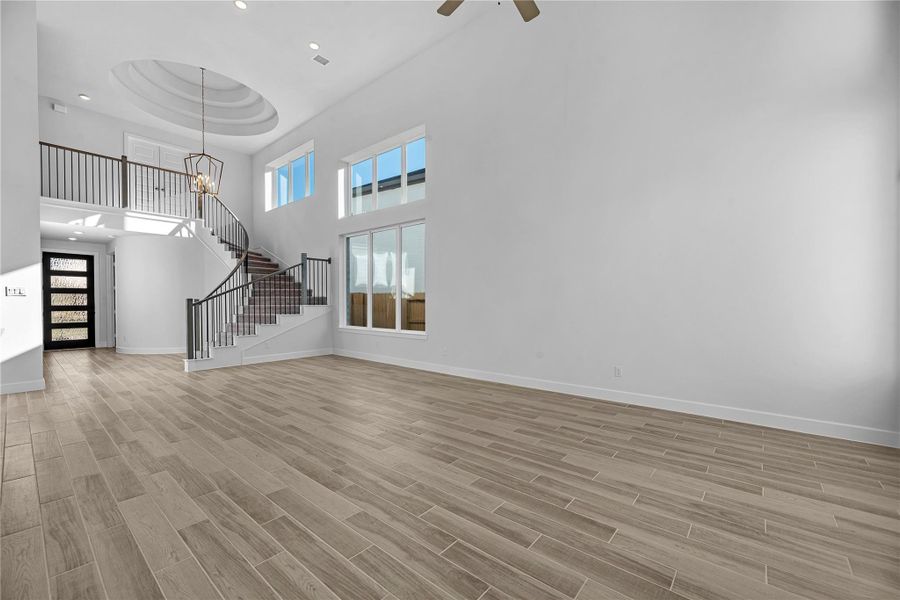 Representative image. Features, selections and colors may vary.