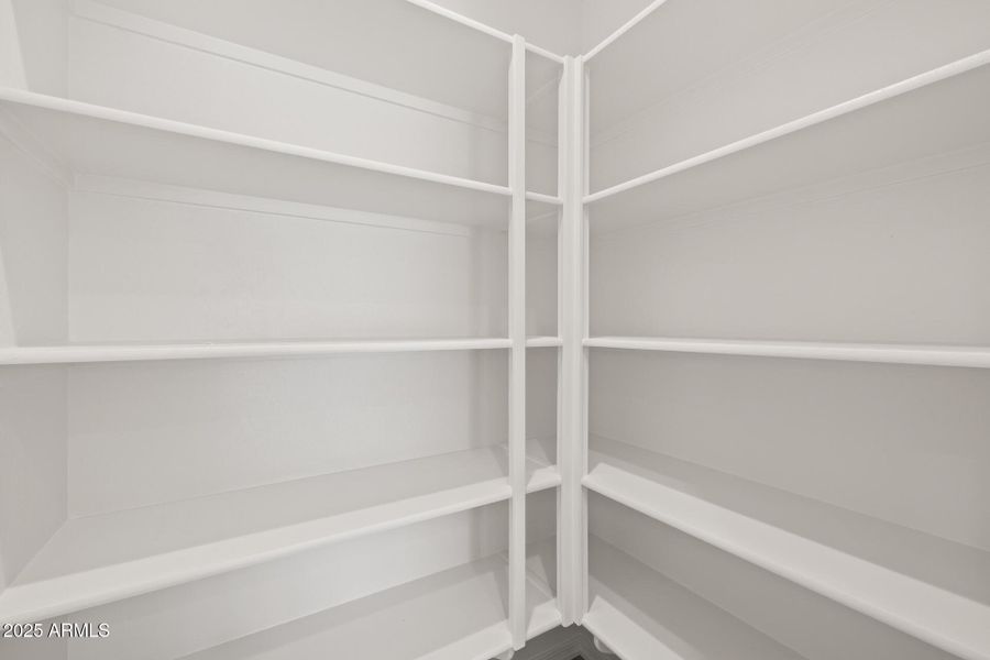 27)PANTRY