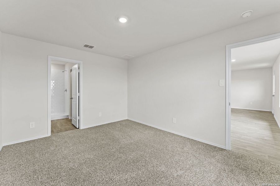 Spacious, unfurnished interior of a new home in Swenson Heights, Seguin (Image 11).