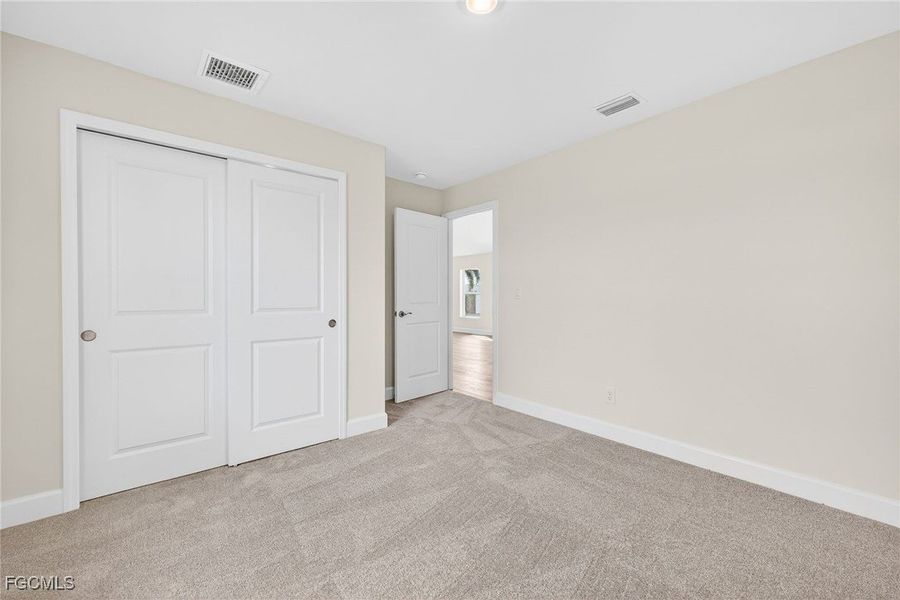Spacious, unfurnished interior of a new home in Cape Coral, Cape Coral (Image 26).