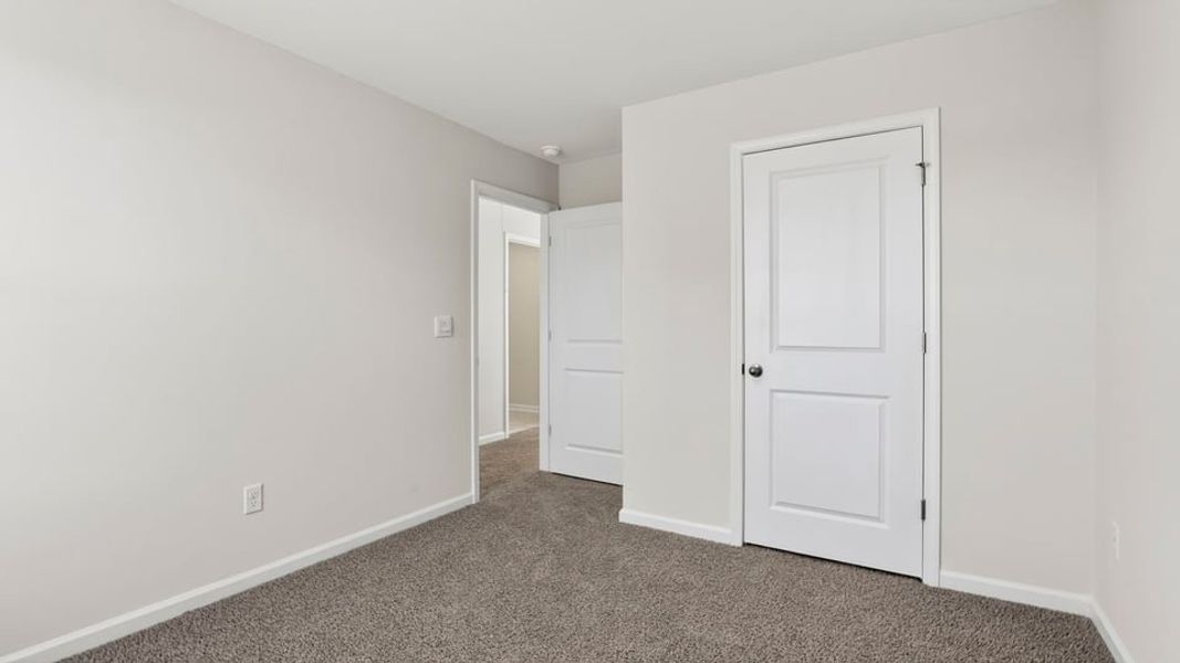 Spacious, unfurnished interior of a new home in Sage Grove, Lyman (Image 25).