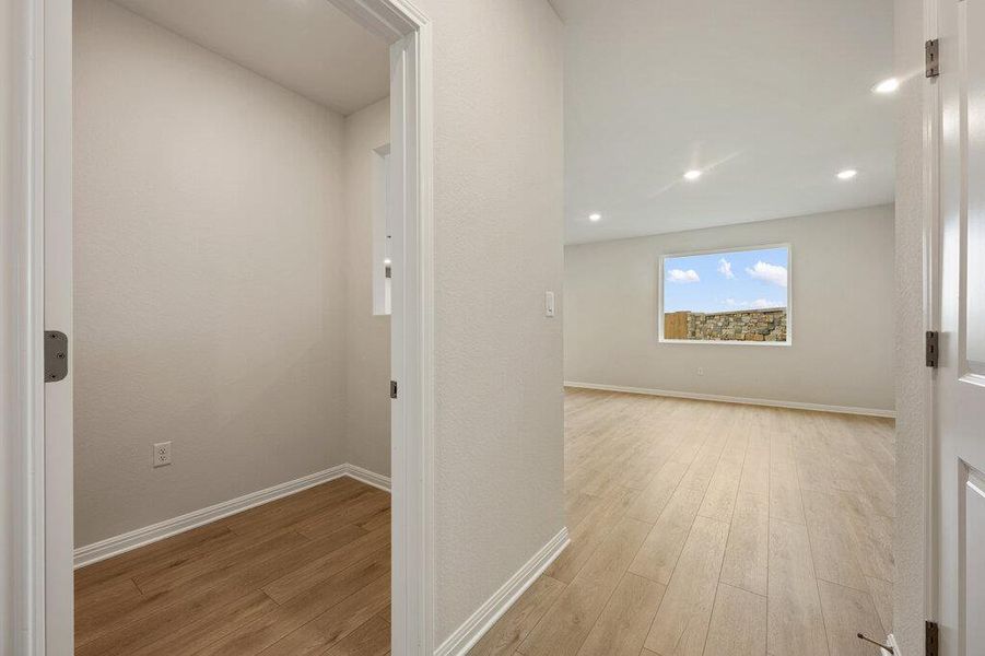 Spacious, unfurnished interior of a new home in Covered Bridge, Hutto (Image 39).
