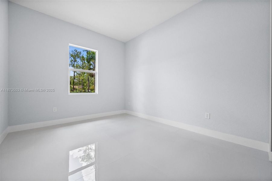 Spacious, unfurnished interior of a new home in , Naples (Image 21).