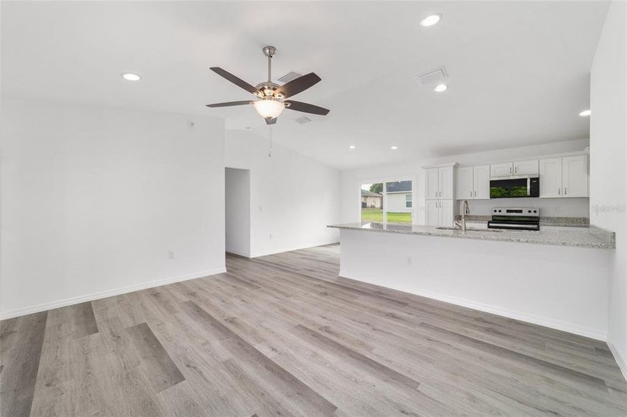 Spacious, unfurnished interior of a new home in , Silver Springs (Image 32).