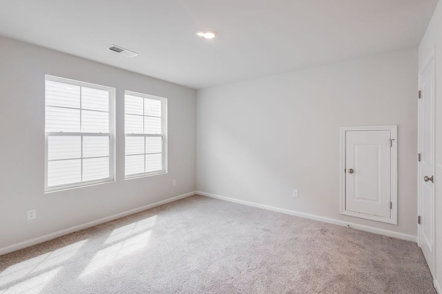 Spacious, unfurnished interior of a new home in Bluefield, Lexington (Image 30). Spacious, unfurnished interior of a new home in Bluefield, Lexington (Image 30).
