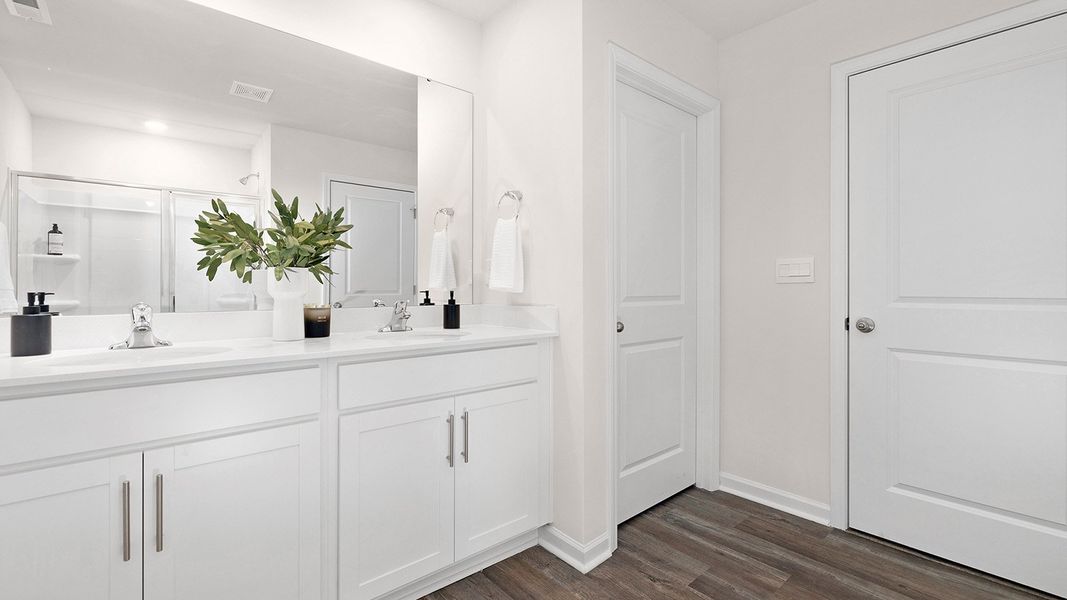 Representative furnished interior of a home built from the Plan by D.R. Horton in Valley View, Waynesville (Image 17). Representative furnished interior of a home built from the Plan by D.R. Horton in Valley View, Waynesville (Image 17).