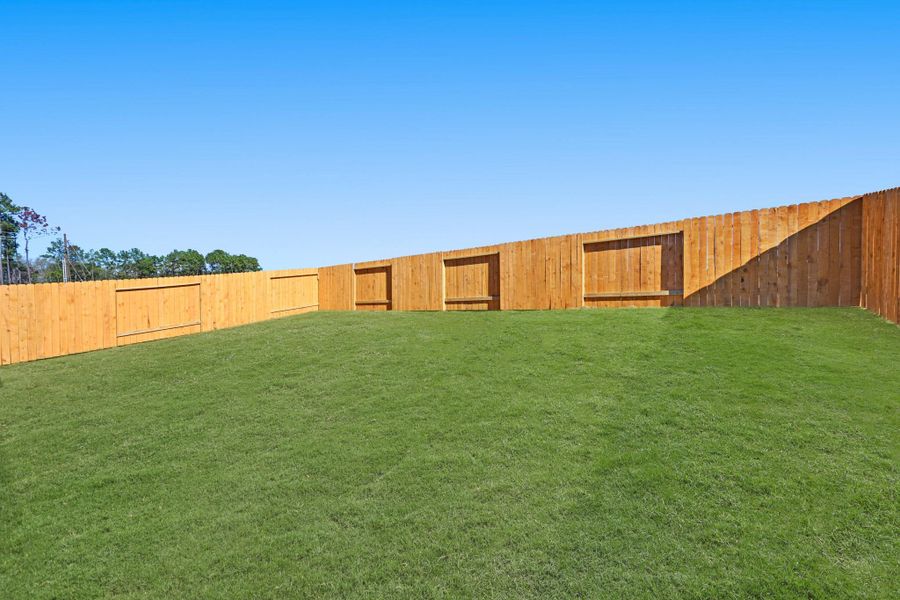Exterior details and patio area of a home in Lexington Heights, Willis (Image 12).