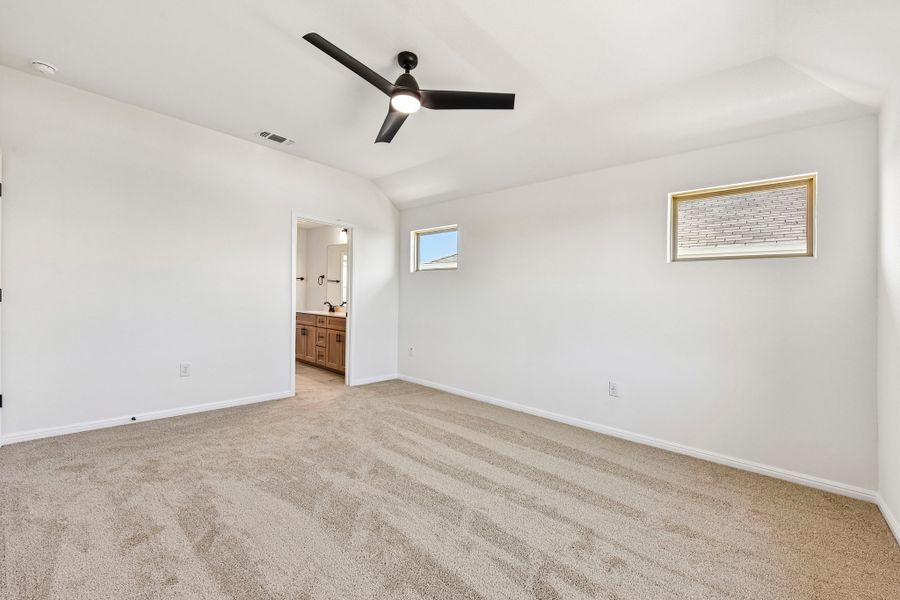 Spacious, unfurnished interior of a new home in Crosswinds, Kyle (Image 23).