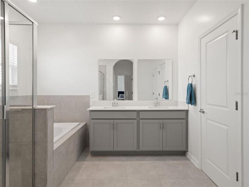 Furnished interior view inside a new home in Wellness Ridge, Clermont (Image 16).
