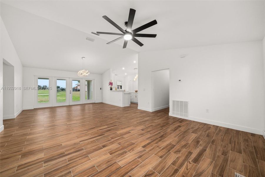 Spacious, unfurnished interior of a new home in , Sebring (Image 34).