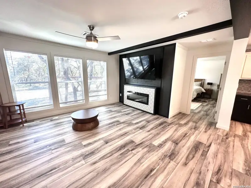 Spacious, unfurnished interior of a new home in , Lakehills (Image 29).