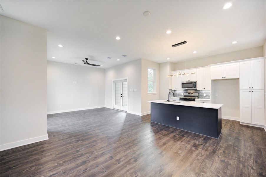 Open Concept Main level Great for Entertaining!