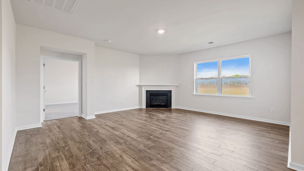 Spacious, unfurnished interior of a new home in Sherwood Gardens, Landrum (Image 22).