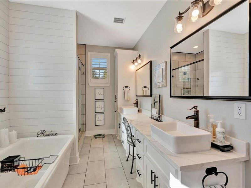 Furnished interior view inside a new home in , Diboll (Image 24).