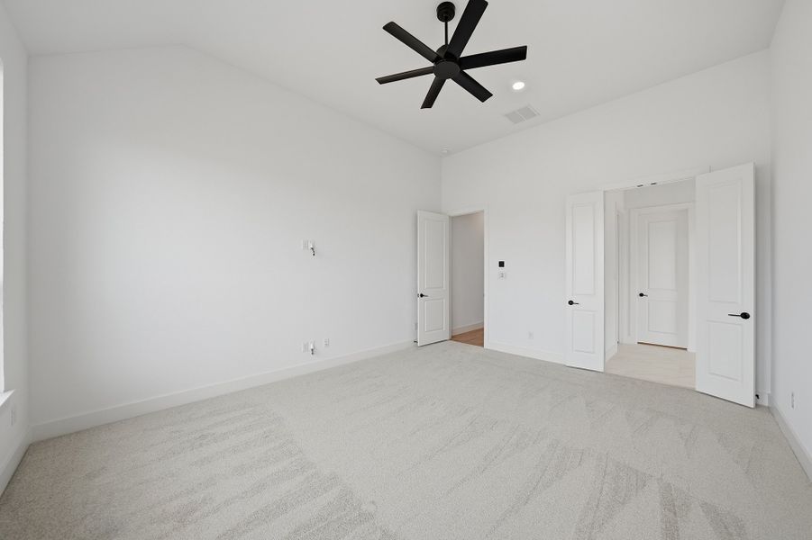 Spacious, unfurnished interior of a new home in Quail Hollow, Rockwall (Image 36). Spacious, unfurnished interior of a new home in Quail Hollow, Rockwall (Image 36).