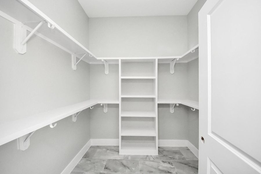 Spacious, unfurnished interior of a new home in , Houston (Image 12).