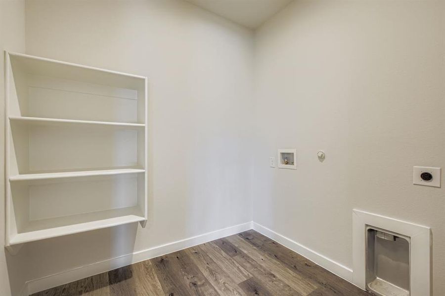 Spacious, unfurnished interior of a new home in Middlefield Village, Dallas (Image 27). Spacious, unfurnished interior of a new home in Middlefield Village, Dallas (Image 27).
