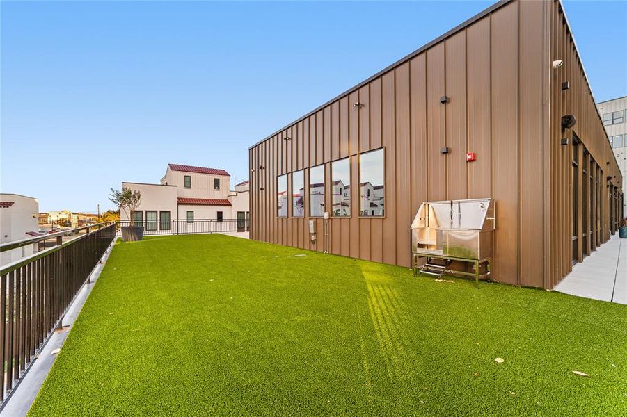 Exterior details and patio area of a home in , Dallas (Image 3).