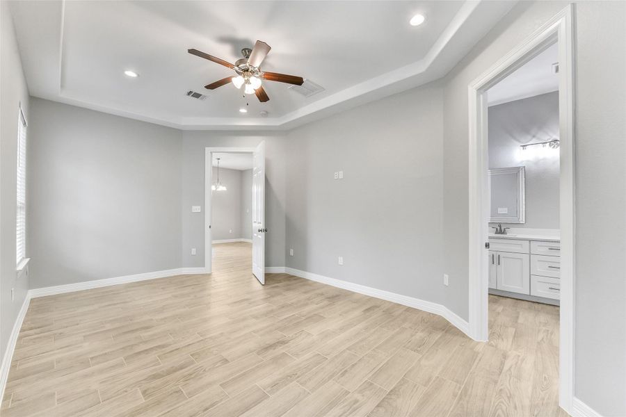 Spacious, unfurnished interior of a new home in , La Marque (Image 21).