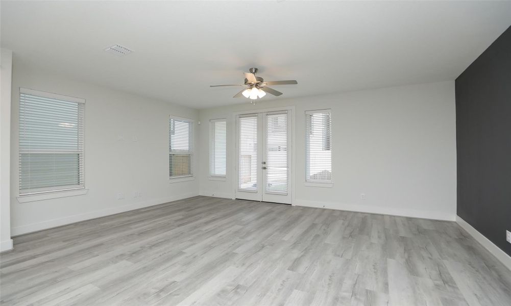 Spacious, unfurnished interior of a new home in Independence Heights, Houston (Image 29). Spacious, unfurnished interior of a new home in Independence Heights, Houston (Image 29).