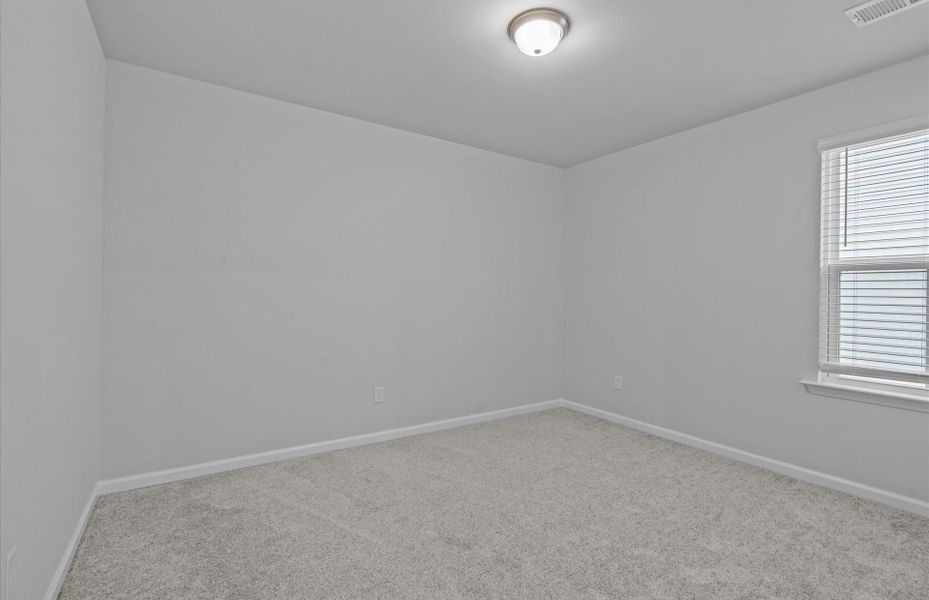 Spacious, unfurnished interior of a new home in Fox Hollow, Spartanburg (Image 27).
