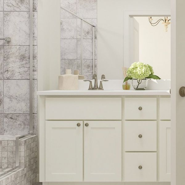 1503 Hampton Owners Bath 1of2 F1