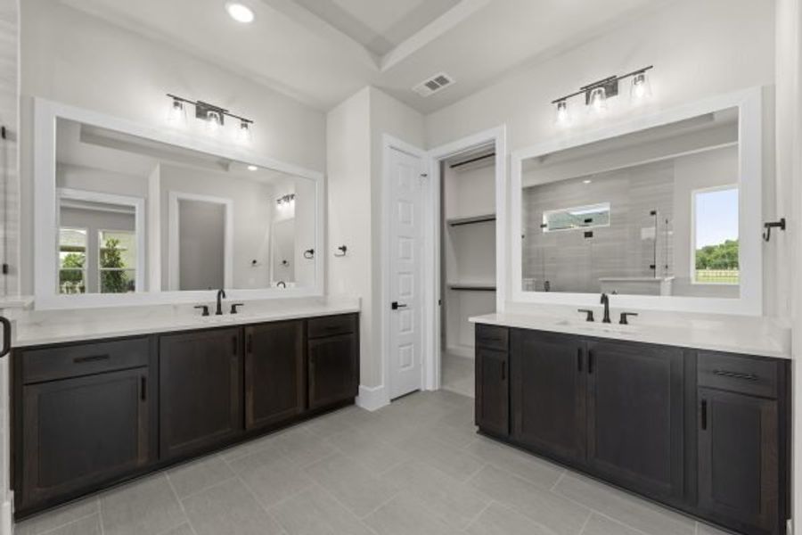 Furnished interior view inside a new home in Heath Golf and Yacht Club, Heath (Image 19).