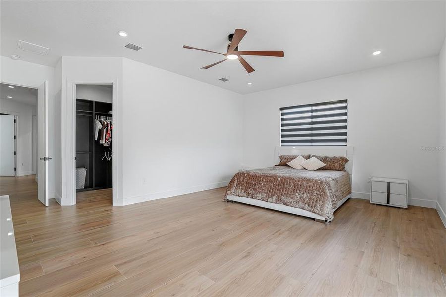 Furnished interior view inside a new home in , Spring Hill (Image 19).