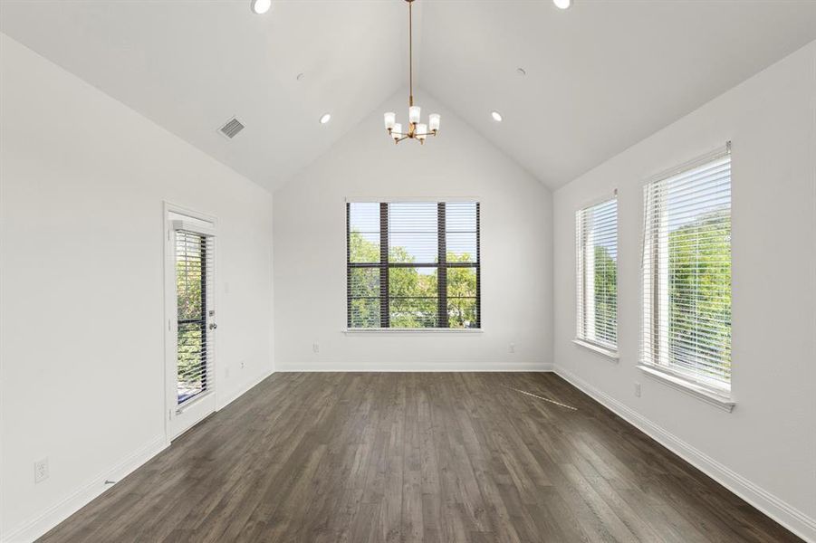 10. 2526 Campden - Family