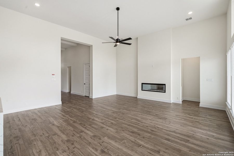 Spacious, unfurnished interior of a new home in Mesa Western, Cibolo (Image 38). Spacious, unfurnished interior of a new home in Mesa Western, Cibolo (Image 38).