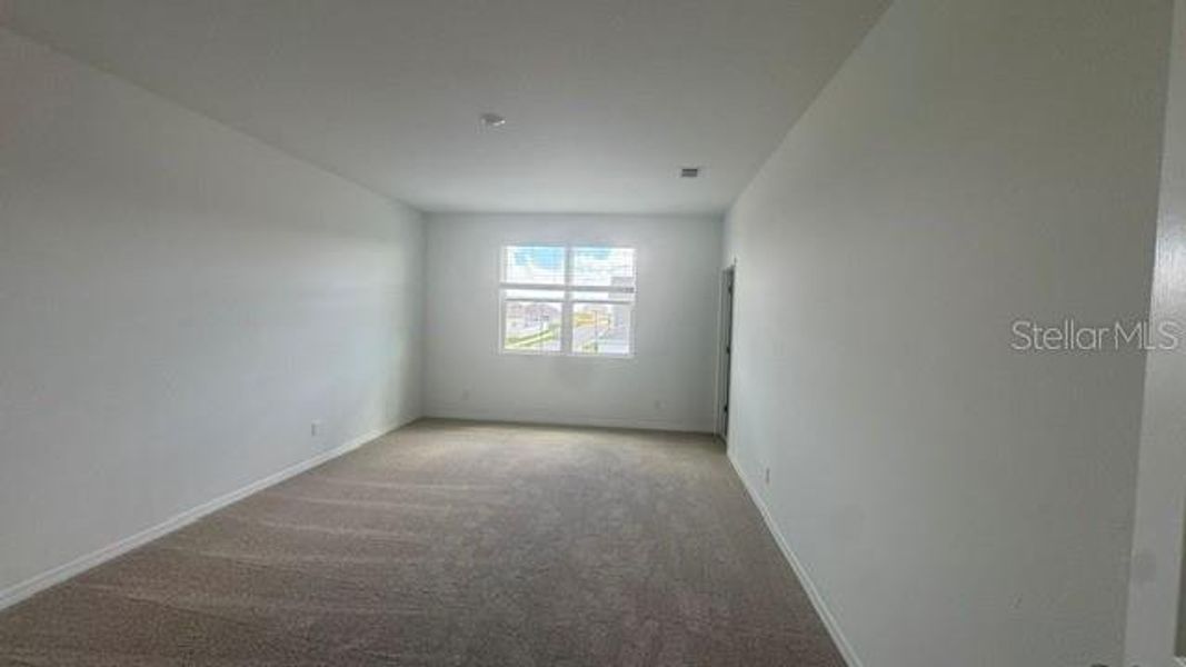 Spacious, unfurnished interior of a new home in Cypress Bluff, Groveland (Image 6).