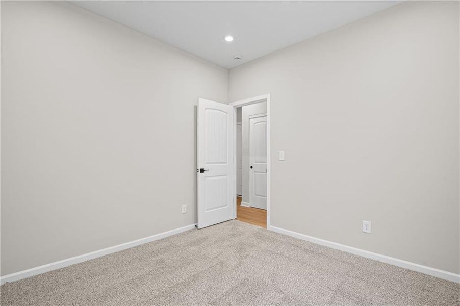 Spacious, unfurnished interior of a new home in Laurel Farms, Dallas (Image 16).