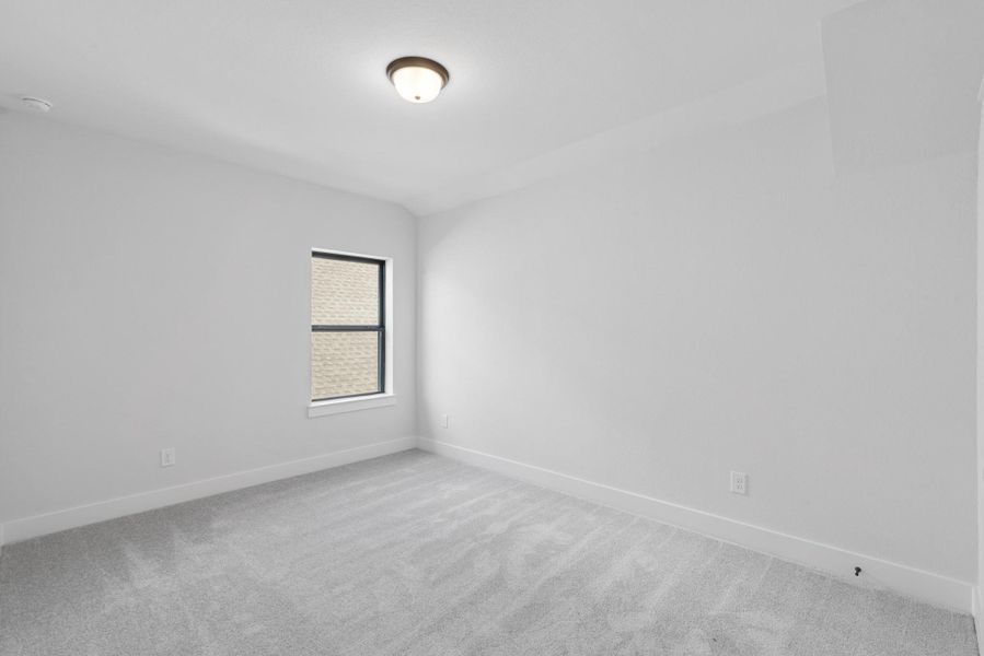 Spacious, unfurnished interior of a new home in The Highlands 40', Porter (Image 27).