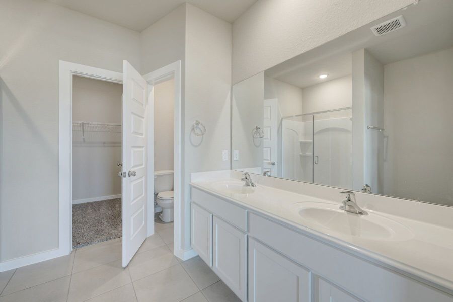 Owner's Bathroom Owner's Bathroom