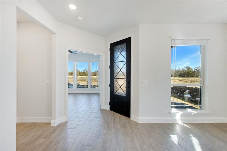 Spacious, unfurnished interior of a new home in Hampton Park, Glenn Heights (Image 14).
