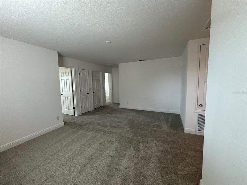 Spacious, unfurnished interior of a new home in Trinity Lakes, Groveland (Image 13).