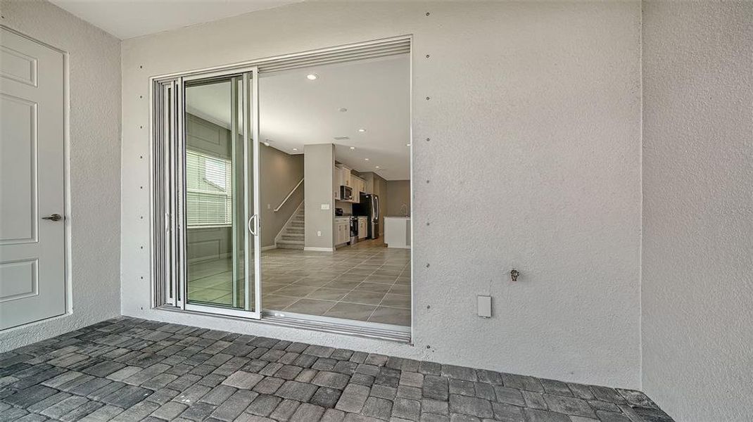 Spacious, unfurnished interior of a new home in , Sarasota (Image 19).