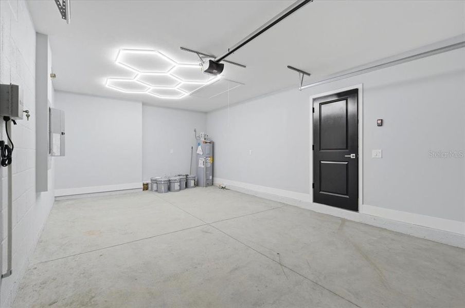 Spacious, unfurnished interior of a new home in , Auburndale (Image 25).