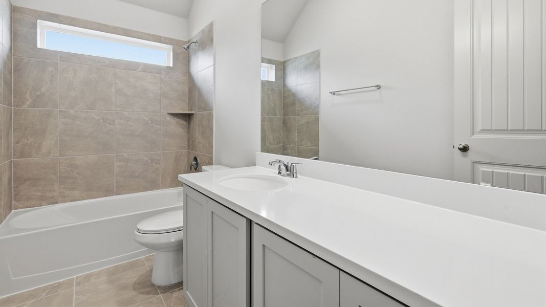 Furnished interior view inside a new home in Thompson Farms, Van Alstyne (Image 10).