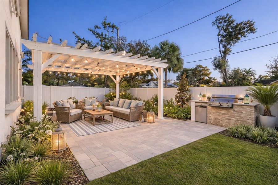 Exterior details and patio area of a home in , St. Petersburg (Image 3).