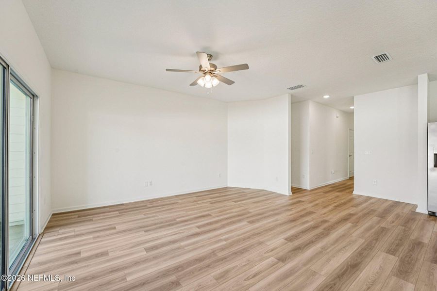 Spacious, unfurnished interior of a new home in Panther Creek, Jacksonville (Image 13).