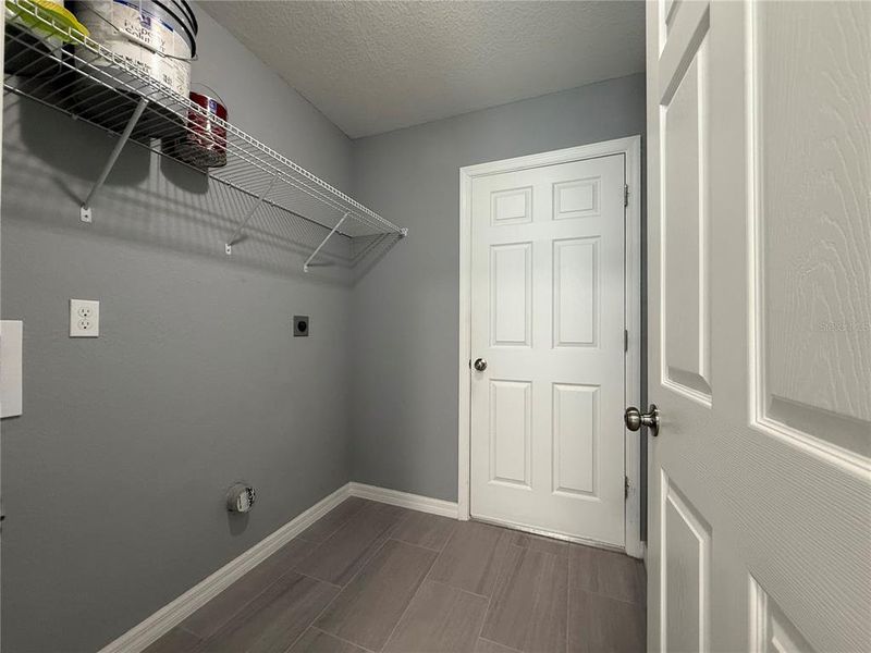 Spacious, unfurnished interior of a new home in , Dunnellon (Image 10).