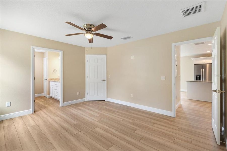 Spacious, unfurnished interior of a new home in , Bushnell (Image 30).