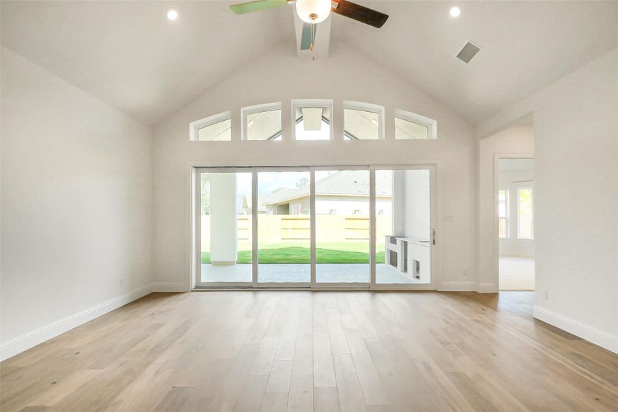 Spacious, unfurnished interior of a new home in Evergreen 70', Conroe (Image 34).