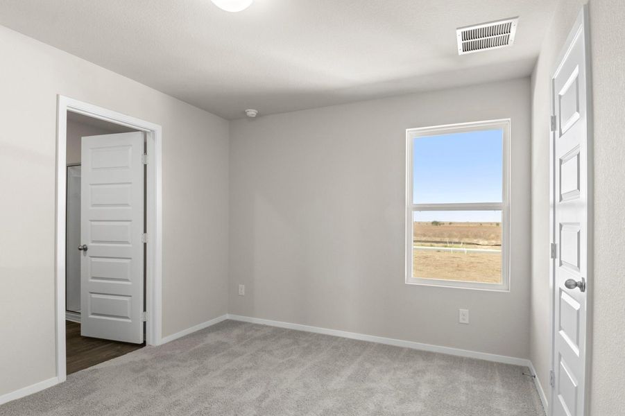 Spacious, unfurnished interior of a new home in Harvest Ridge, Elgin (Image 19).